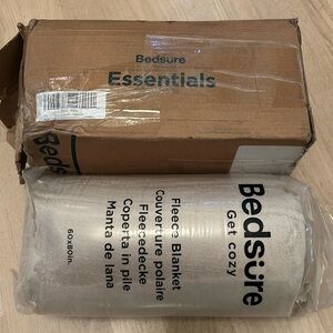 NIB Bedsure Cozy Soft Twin Size Fleece Blanket 60”x80”